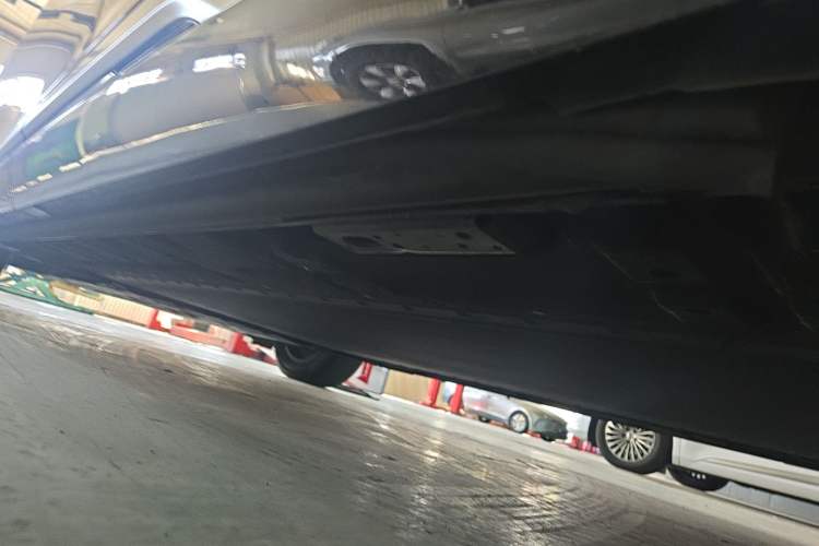 Used Denza D9 2022 EV 620 Prestige Model Chassis Rear Left