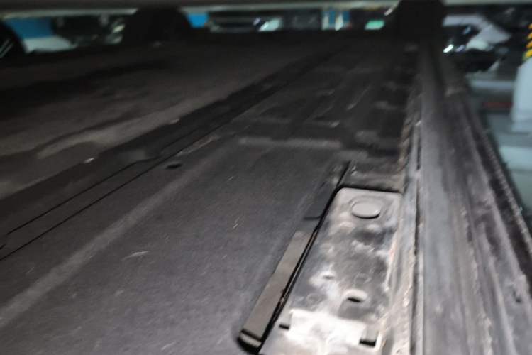 Used Denza D9 2022 DM-i 1040 Prestige Model Chassis Rear Left