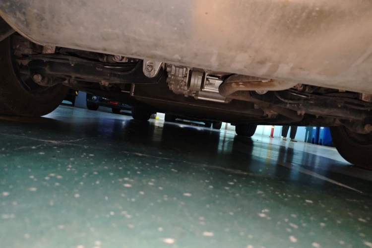 Used Denza D9 2022 DM-i 970 Four-Wheel Drive Flagship Model Chassis Rear