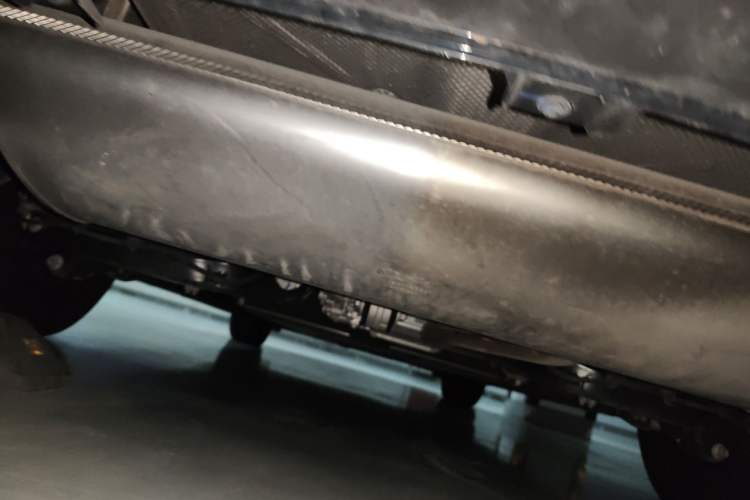 Used Denza D9 2022 DM-i 970 Four-Wheel Drive Flagship Model Chassis Rear