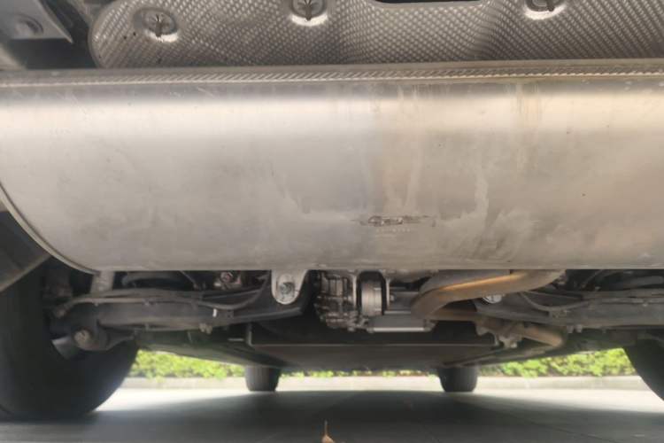 Used Denza D9 2022 DM-i 970 Four-Wheel Drive Flagship Model Chassis Rear