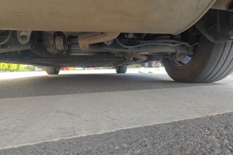 Used Denza D9 2022 DM-i 970 Four-Wheel Drive Flagship Model Chassis Rear