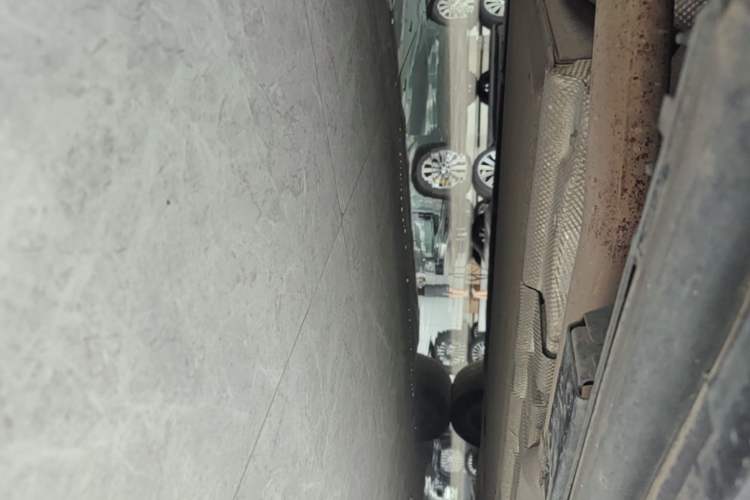 Used Denza D9 2022 DM-i 970 Four-Wheel Drive Flagship Model Chassis Rear Right
