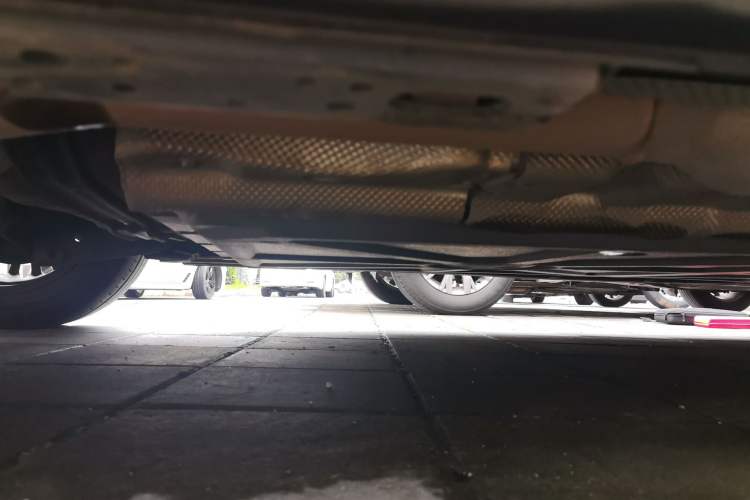 Used Denza D9 2022 DM-i 970 Four-Wheel Drive Prestige Model Chassis Rear Right