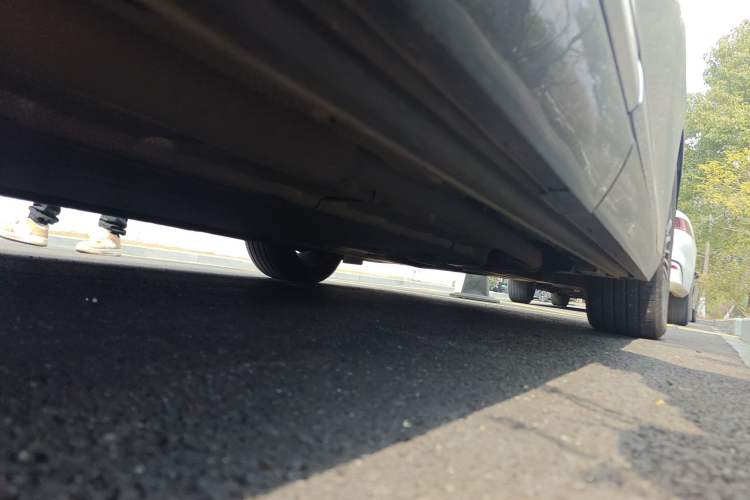 Used Denza D9 2022 DM-i 1040 Prestige Model Chassis Rear Right