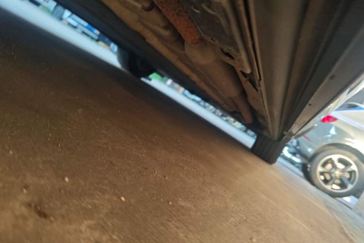 Used Denza D9 2022 DM-i 970 Four-Wheel Drive Prestige Model Chassis Rear Right
