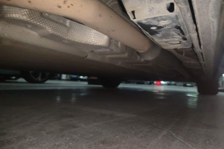 Used Denza D9 2022 DM-i 1040 Prestige Model Chassis Rear Right