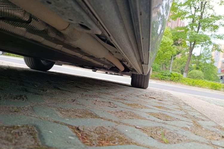 Used Denza D9 2022 DM-i 1040 Prestige Model Chassis Rear Right