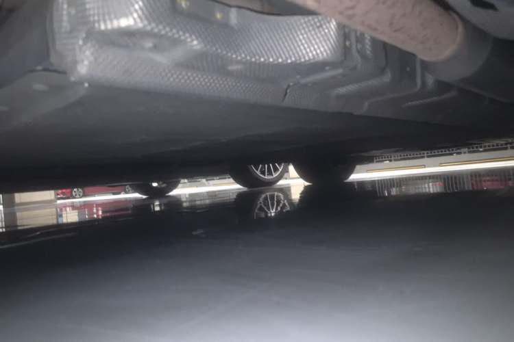 Used Denza D9 2022 DM-i 970 Four-Wheel Drive Prestige Model Chassis Rear Right