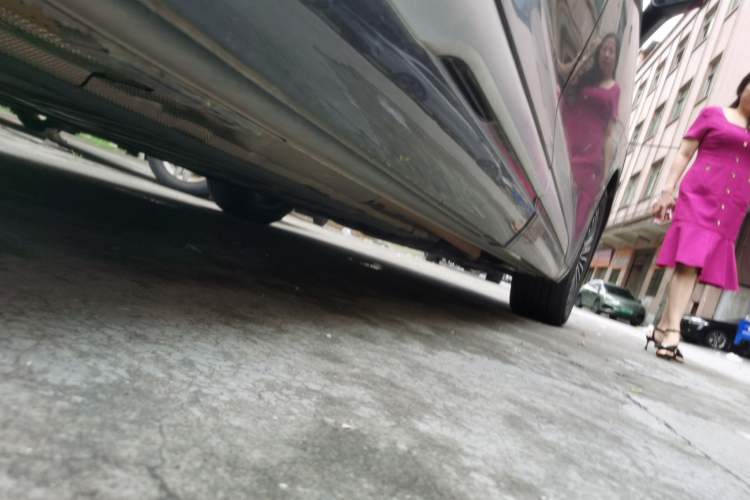 Used Denza D9 2022 DM-i 970 Four-Wheel Drive Flagship Model Chassis Rear Right