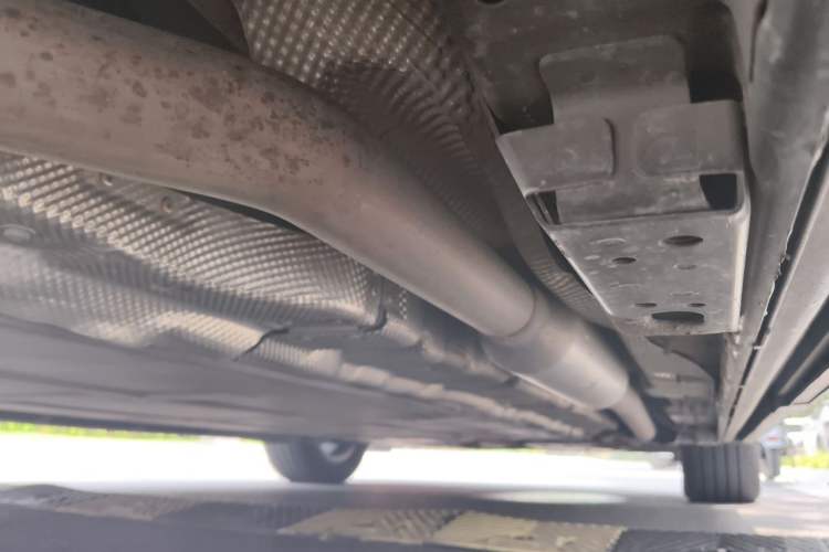 Used Denza D9 2022 DM-i 1040 Prestige Model Chassis Rear Right
