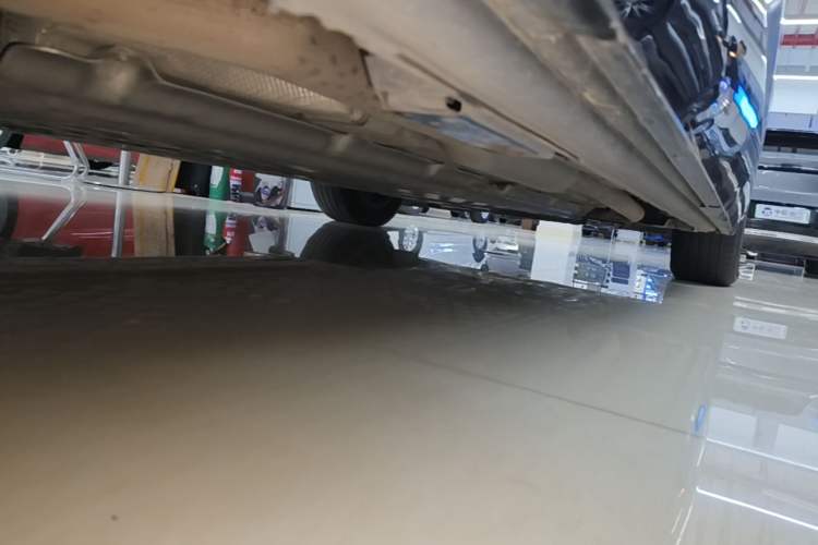 Used Denza D9 2022 DM-i 970 Four-Wheel Drive Flagship Model Chassis Rear Right