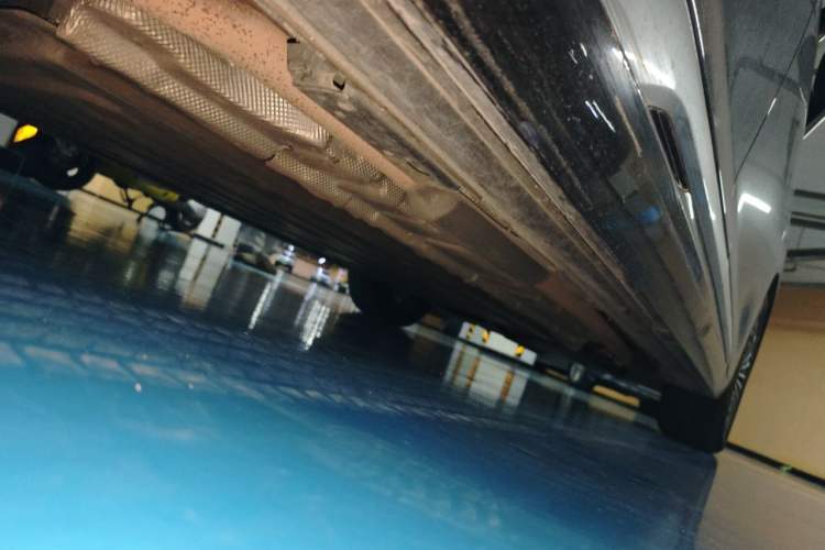 Used Denza D9 2022 DM-i 970 Four-Wheel Drive Flagship Model Chassis Rear Right