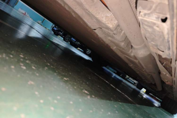 Used Denza D9 2022 DM-i 970 Four-Wheel Drive Flagship Model Chassis Rear Right