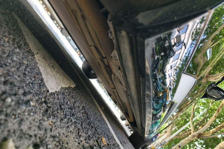 Used Denza D9 2022 DM-i 1040 Prestige Model Chassis Rear Right