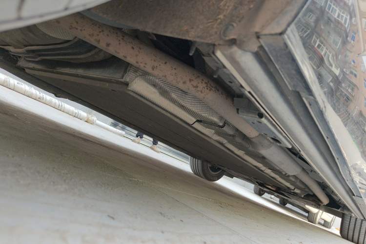 Used Denza D9 2022 DM-i 1040 Prestige Model Chassis Rear Right