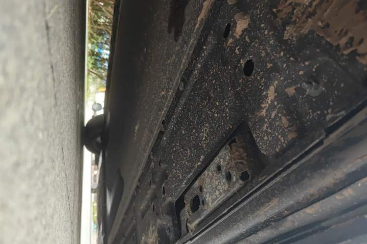 Used Denza D9 2022 EV 600 Four-Wheel Drive Flagship Model Chassis Rear Right