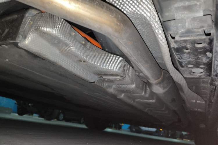 Used Denza D9 2022 DM-i 1040 Prestige Model Chassis Rear Right