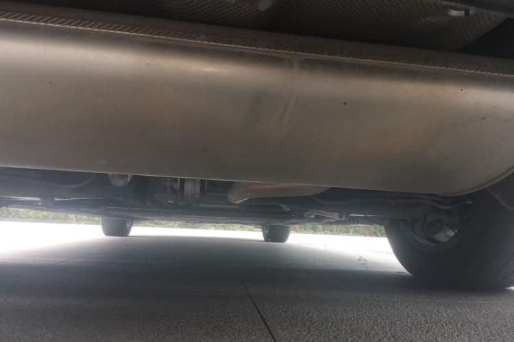 Used Denza D9 2022 DM-i 970 Four-Wheel Drive Prestige Model Chassis Rear