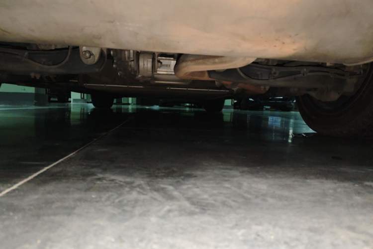 Used Denza D9 2022 DM-i 970 Four-Wheel Drive Prestige Model Chassis Rear