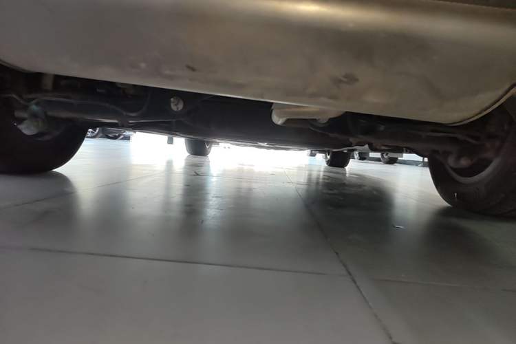 Used Denza D9 2022 DM-i 1040 Prestige Model Chassis Rear