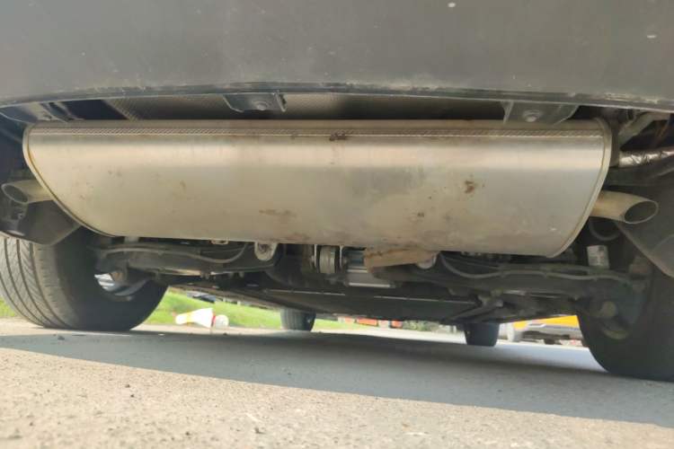Used Denza D9 2022 DM-i 970 Four-Wheel Drive Flagship Model Chassis Rear