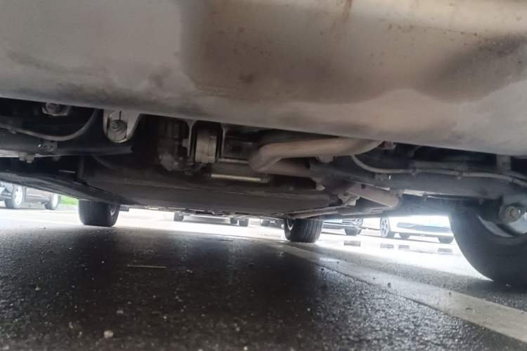 Used Denza D9 2022 DM-i 970 Four-Wheel Drive Prestige Model Chassis Rear
