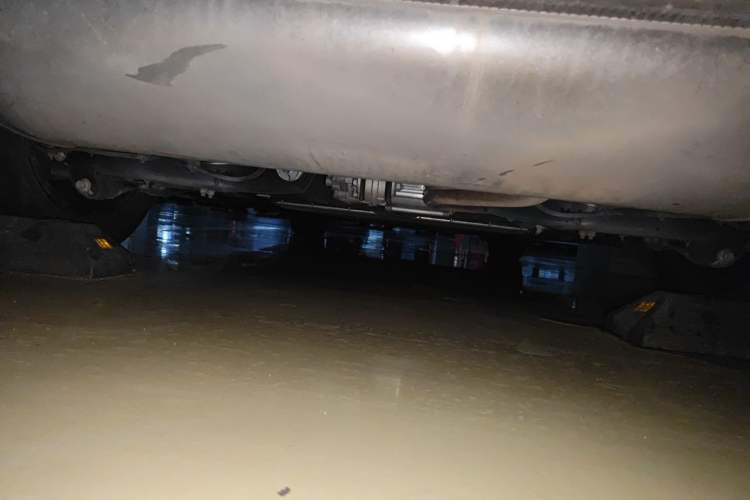 Used Denza D9 2022 DM-i 970 Four-Wheel Drive Flagship Model Chassis Rear