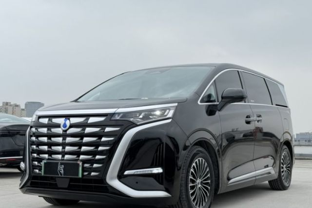 Used Denza D9 2022 DM-i 945 Luxury Model