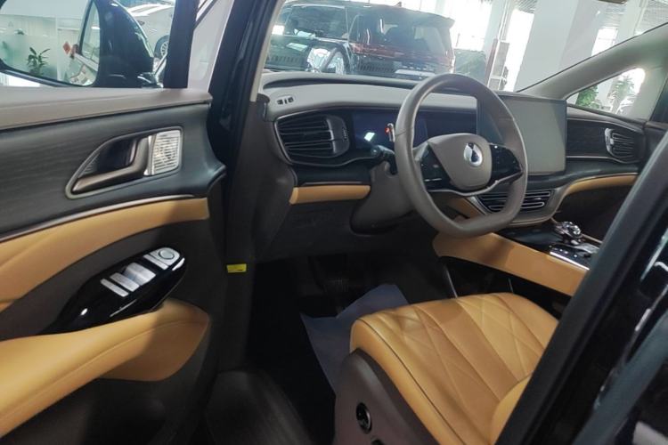 Used Denza D9 2022 DM-i 970 Four-Wheel Drive Prestige Model Driver Seat