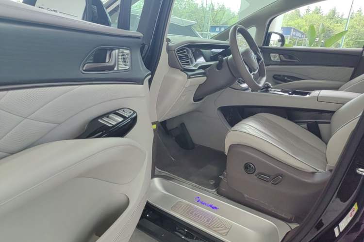 Used Denza D9 2022 DM-i 970 Four-Wheel Drive Flagship Model Driver Seat