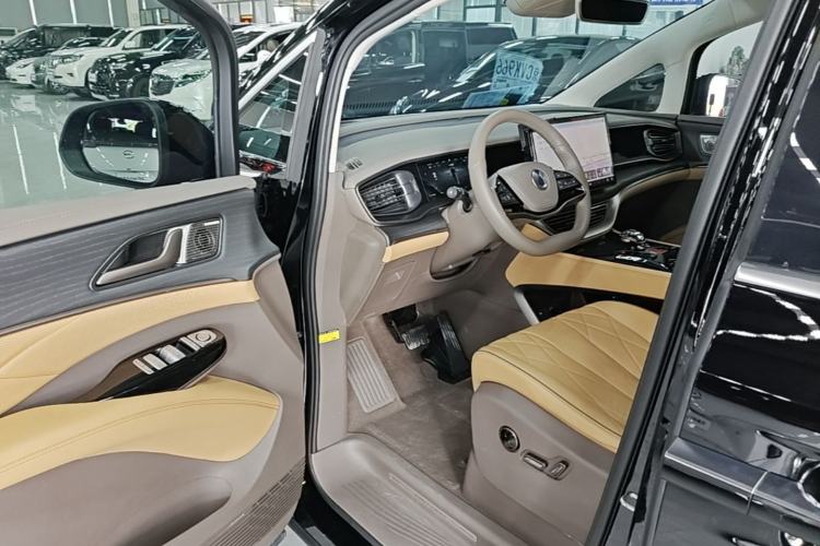 Used Denza D9 2022 DM-i 970 Four-Wheel Drive Flagship Model Driver Seat
