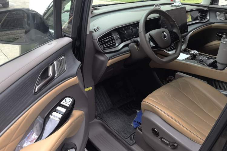 Used Denza D9 2022 DM-i 970 Four-Wheel Drive Flagship Model Driver Seat