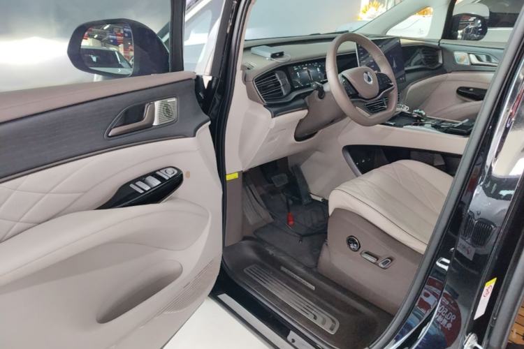 Used Denza D9 2022 DM-i 970 Four-Wheel Drive Flagship Model Driver Seat