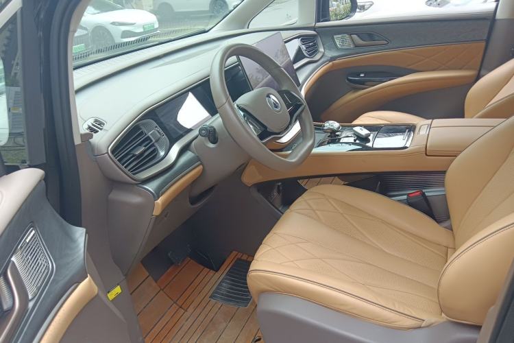 Used Denza D9 2022 DM-i 945 Luxury Model Driver Seat