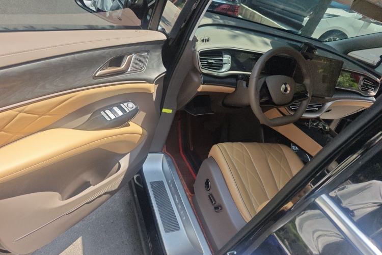 Used Denza D9 2022 DM-i 1040 Prestige Model Driver Seat