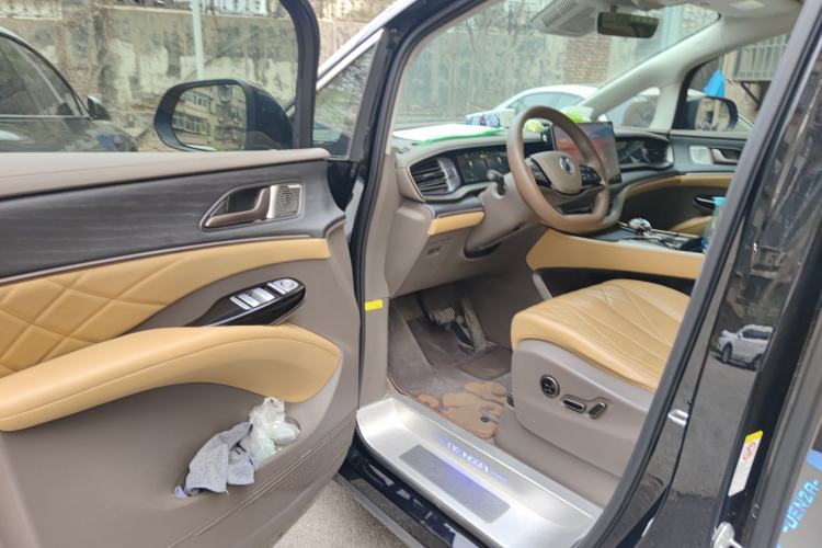 Used Denza D9 2022 DM-i 970 Four-Wheel Drive Prestige Model Driver Seat
