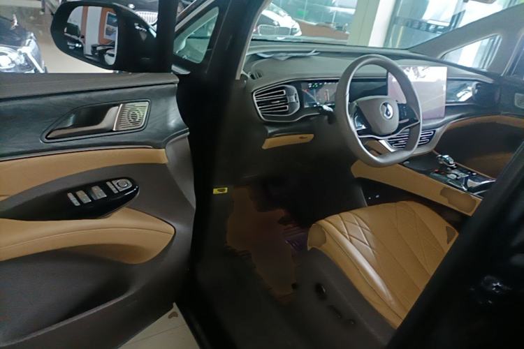 Used Denza D9 2022 DM-i 1040 Prestige Model Driver Seat