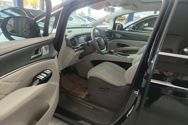 Used Denza D9 2022 DM-i 945 Luxury Model Driver Seat