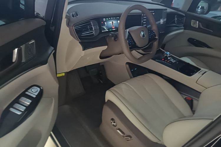 Used Denza D9 2022 DM-i 970 Four-Wheel Drive Prestige Model Driver Seat