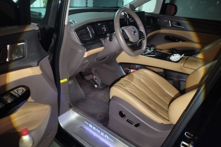 Used Denza D9 2022 DM-i 970 Four-Wheel Drive Prestige Model Driver Seat
