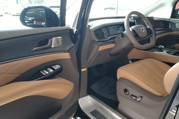 Used Denza D9 2022 DM-i 970 Four-Wheel Drive Flagship Model Driver Seat