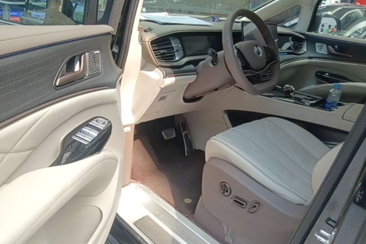 Used Denza D9 2022 DM-i 970 Four-Wheel Drive Prestige Model Driver Seat