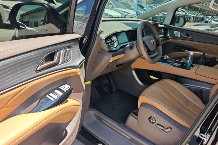Used Denza D9 2022 DM-i 970 Four-Wheel Drive Flagship Model Driver Seat