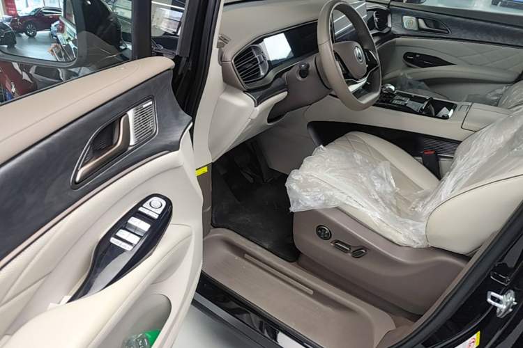 Used Denza D9 2022 DM-i 1040 Prestige Model Driver Seat