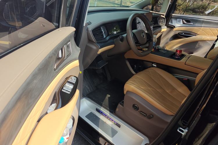 Used Denza D9 2022 DM-i 1040 Prestige Model Driver Seat