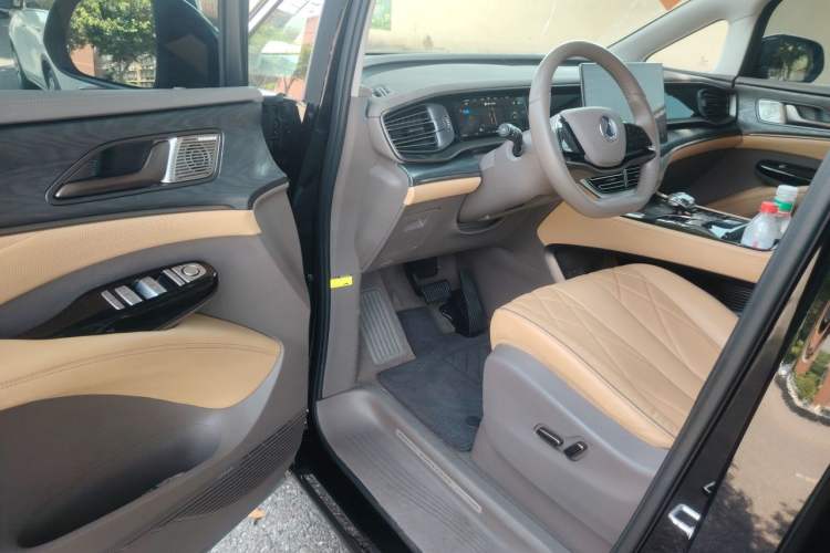 Used Denza D9 2022 DM-i 945 Luxury Model Driver Seat
