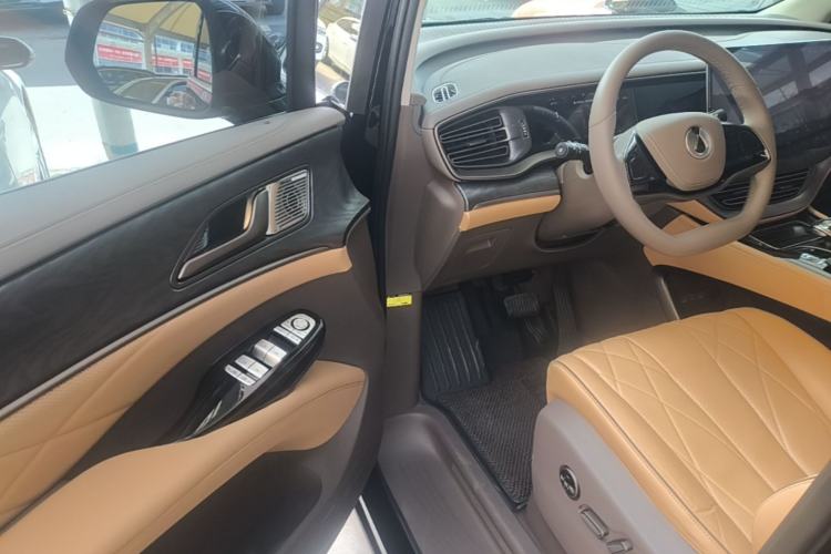 Used Denza D9 2022 DM-i 1040 Prestige Model Driver Seat