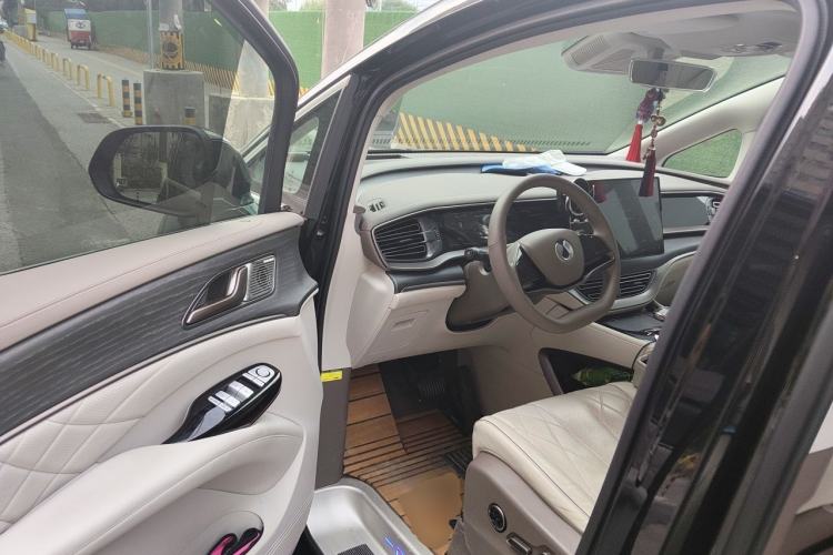 Used Denza D9 2022 DM-i 970 Four-Wheel Drive Prestige Model Driver Seat