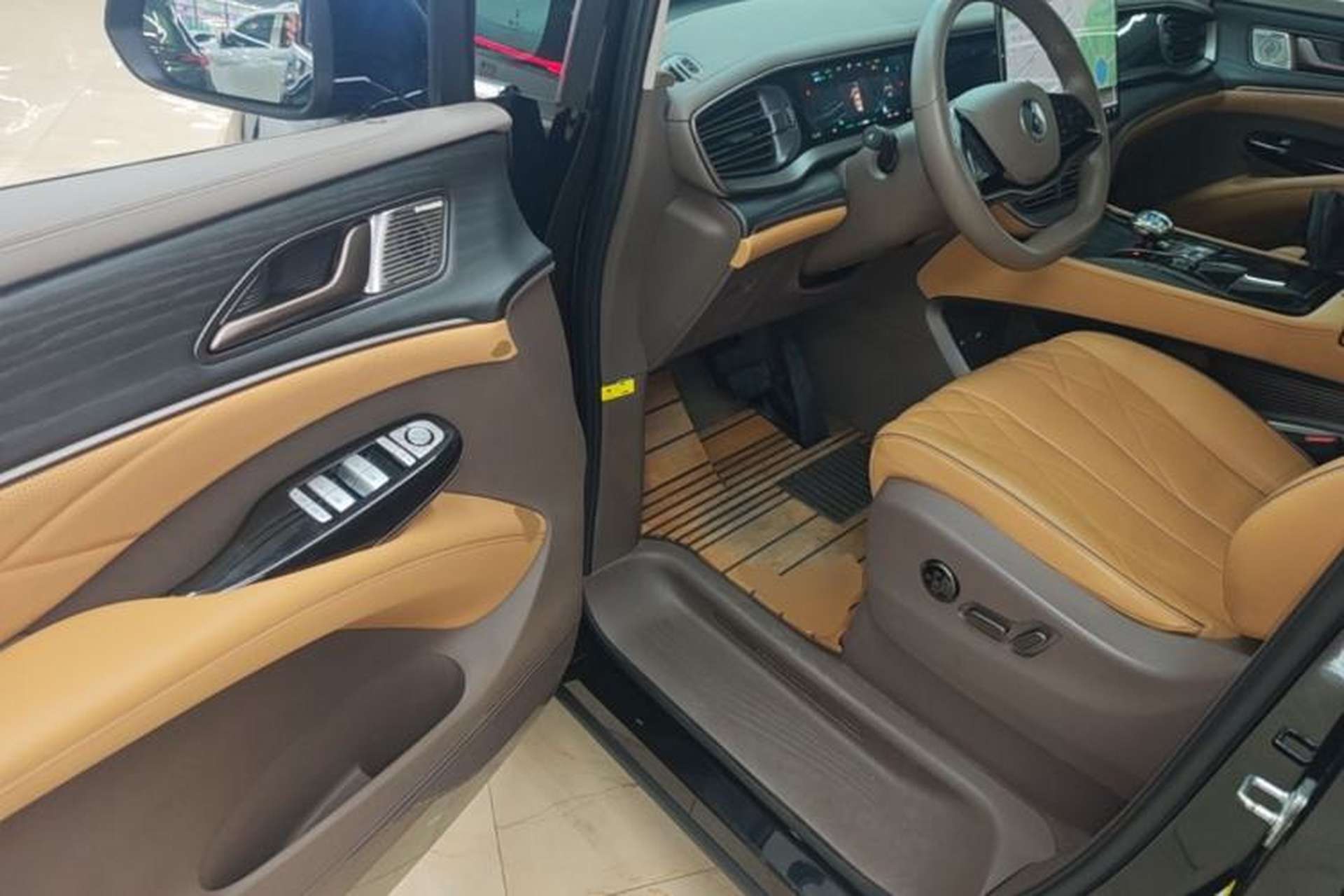 Used Denza D9 2022 DM-i 970 Four-Wheel Drive Flagship Model Driver Seat